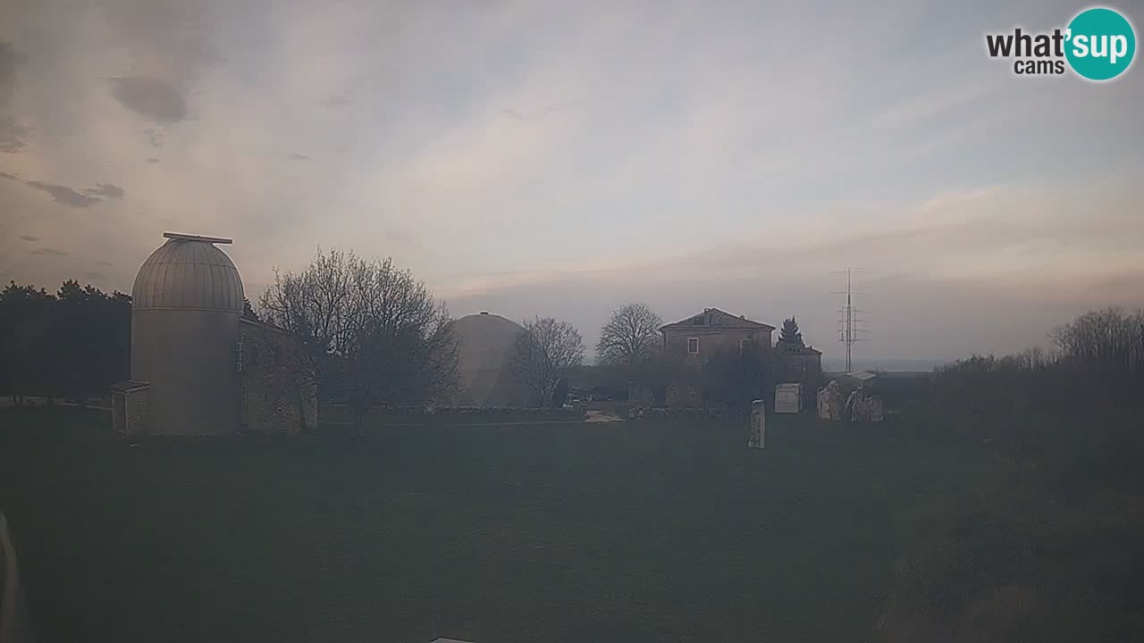 Webcam live dell’Osservatorio di  – Esplora il cielo, gli asteroidi, i comete e i meteoroidi.