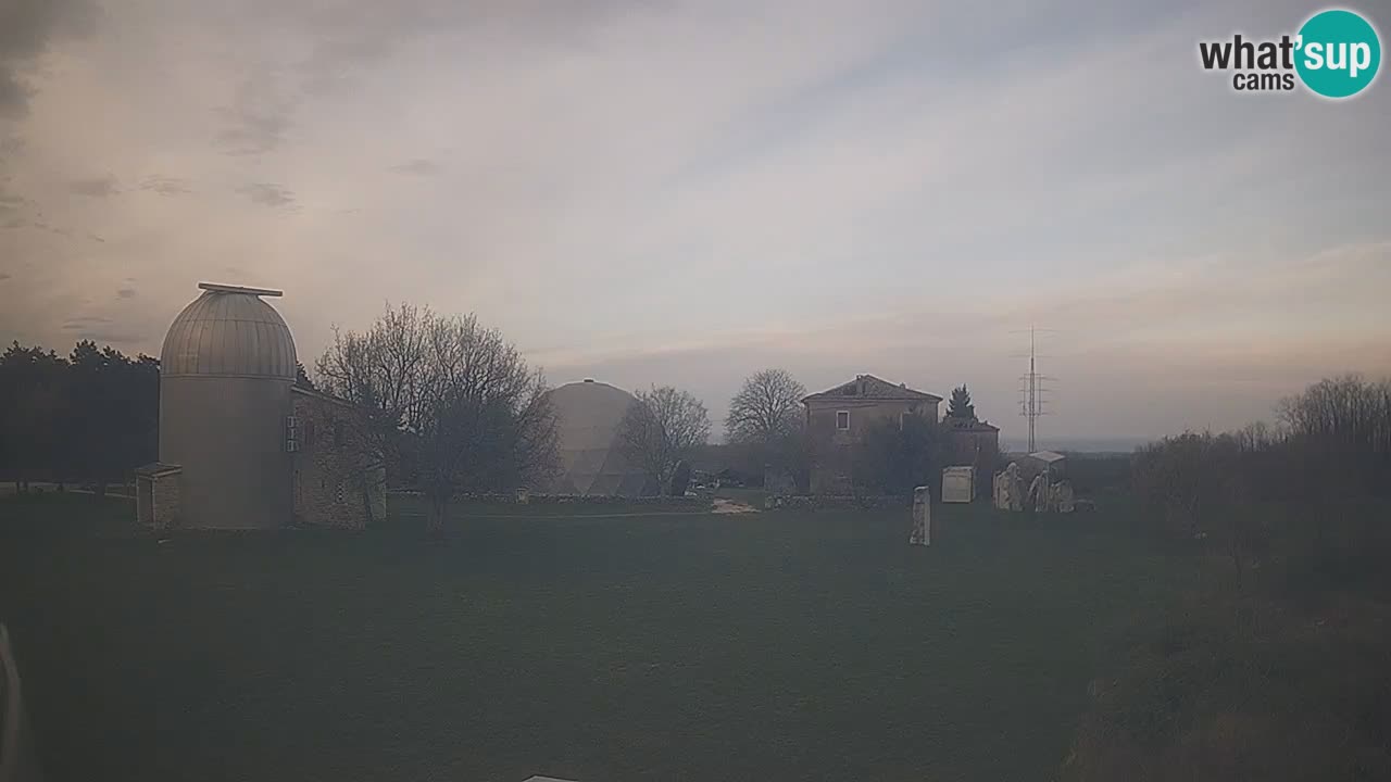 Višnjan-Observatorium Live Webcam – Explore the Sky, Asteroids, Comets, and Meteoroids