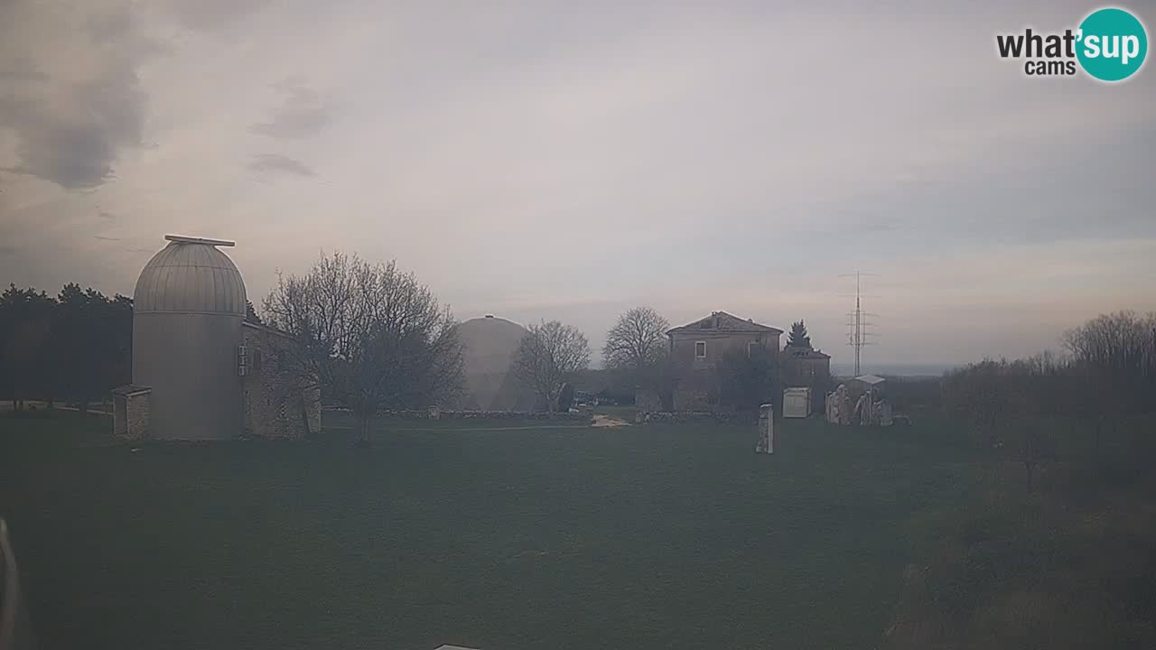 Webcam en direct de l’Observatoire de Višnjan – Explorez le ciel, les astéroïdes, les comètes et les météoroïdes
