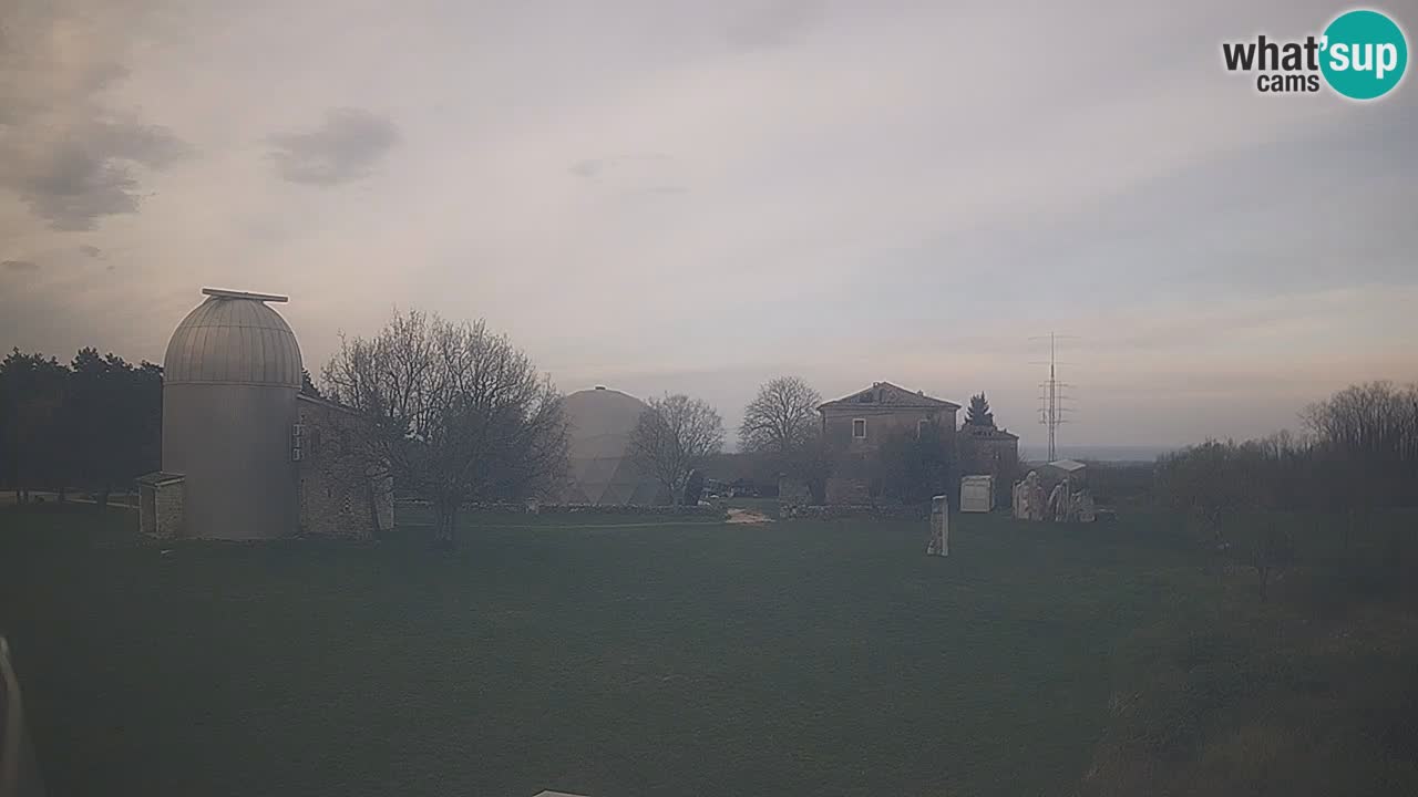 Višnjan-Observatorium Live Webcam – Explore the Sky, Asteroids, Comets, and Meteoroids