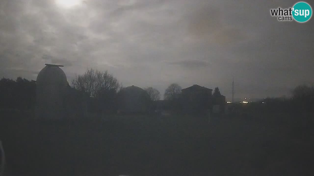 Webcam en direct de l’Observatoire de Višnjan – Explorez le ciel, les astéroïdes, les comètes et les météoroïdes