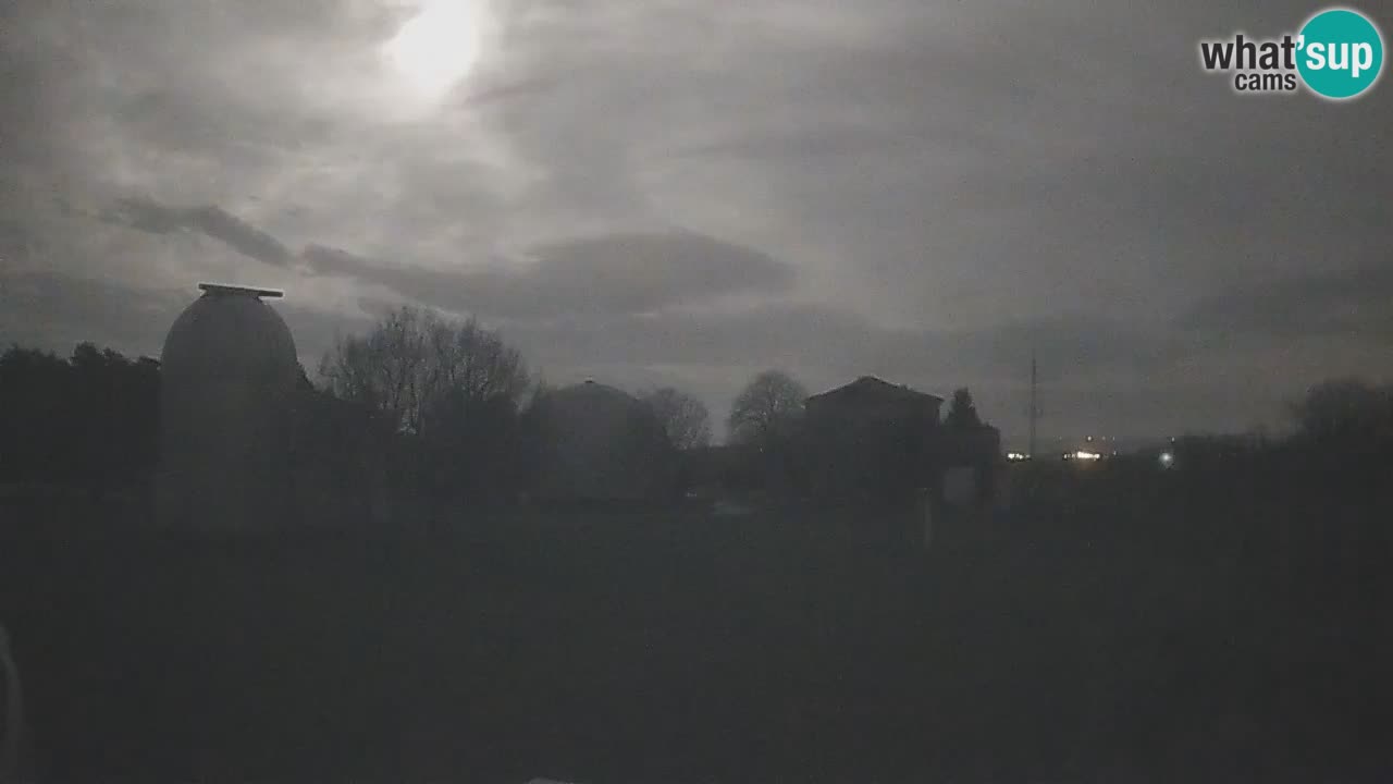 Webcam live dell’Osservatorio di  – Esplora il cielo, gli asteroidi, i comete e i meteoroidi.