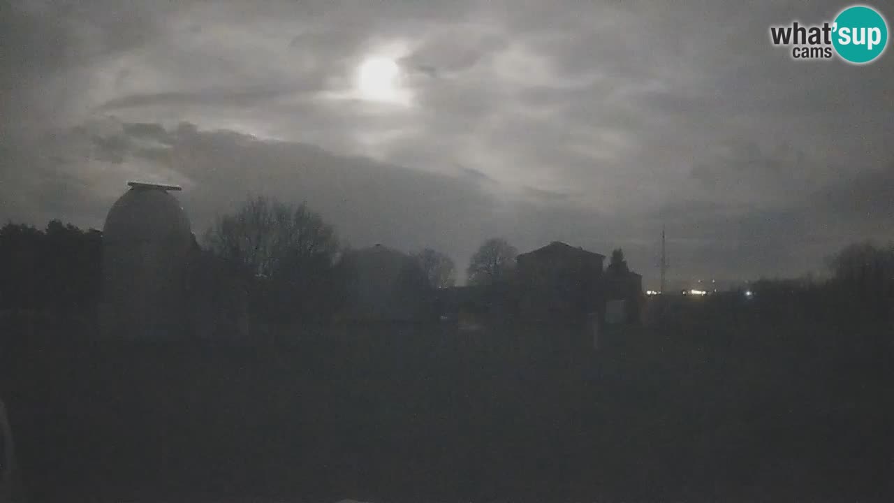 Webcam live dell’Osservatorio di  – Esplora il cielo, gli asteroidi, i comete e i meteoroidi.