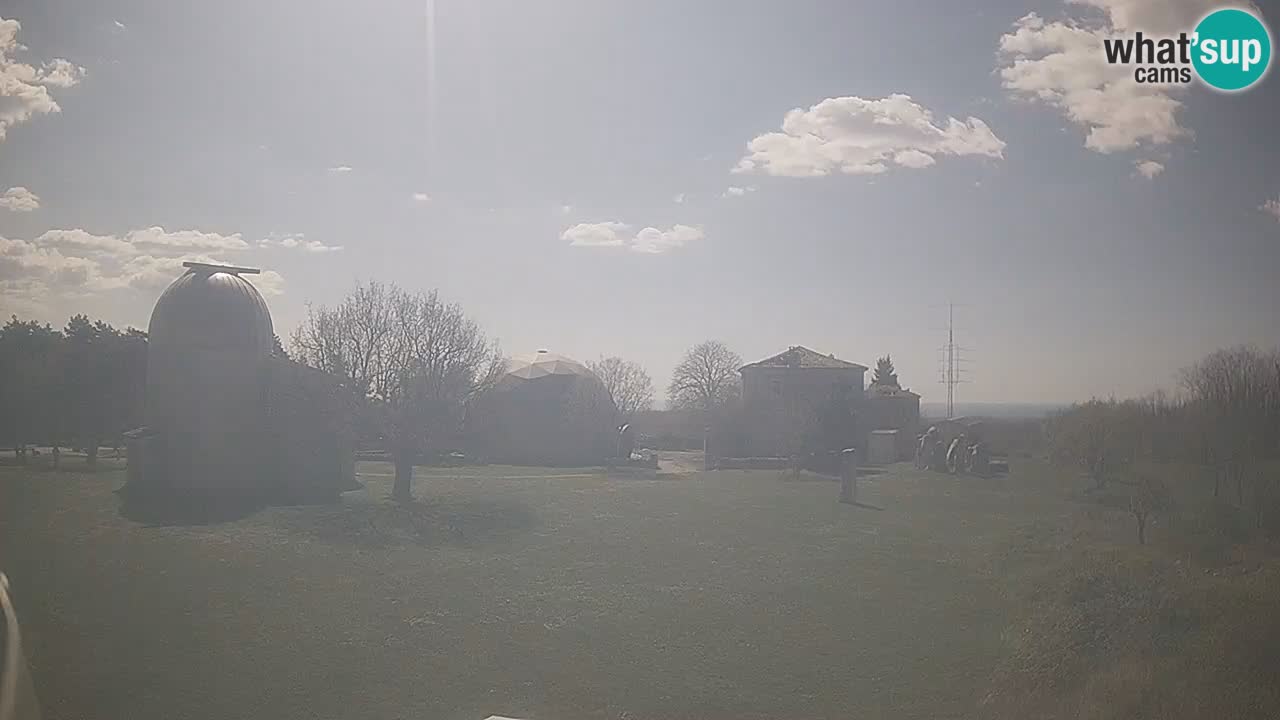 Webcam live dell’Osservatorio di  – Esplora il cielo, gli asteroidi, i comete e i meteoroidi.