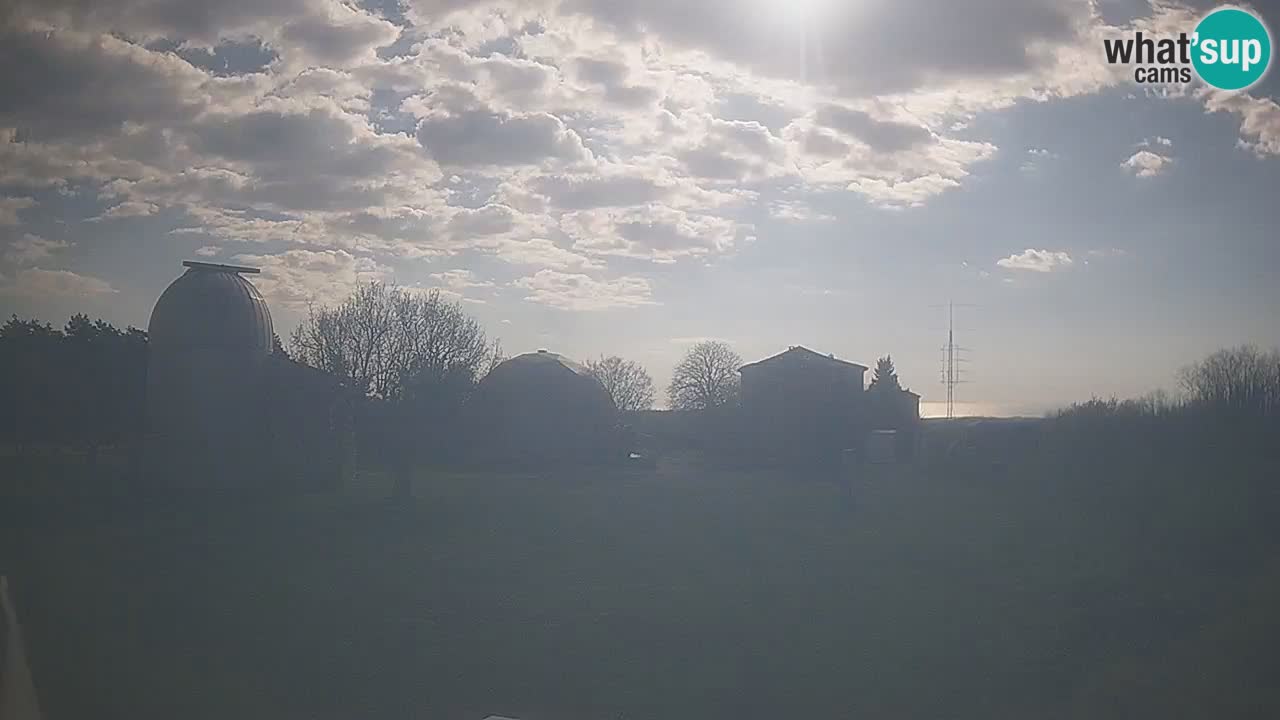 Webcam live dell’Osservatorio di  – Esplora il cielo, gli asteroidi, i comete e i meteoroidi.