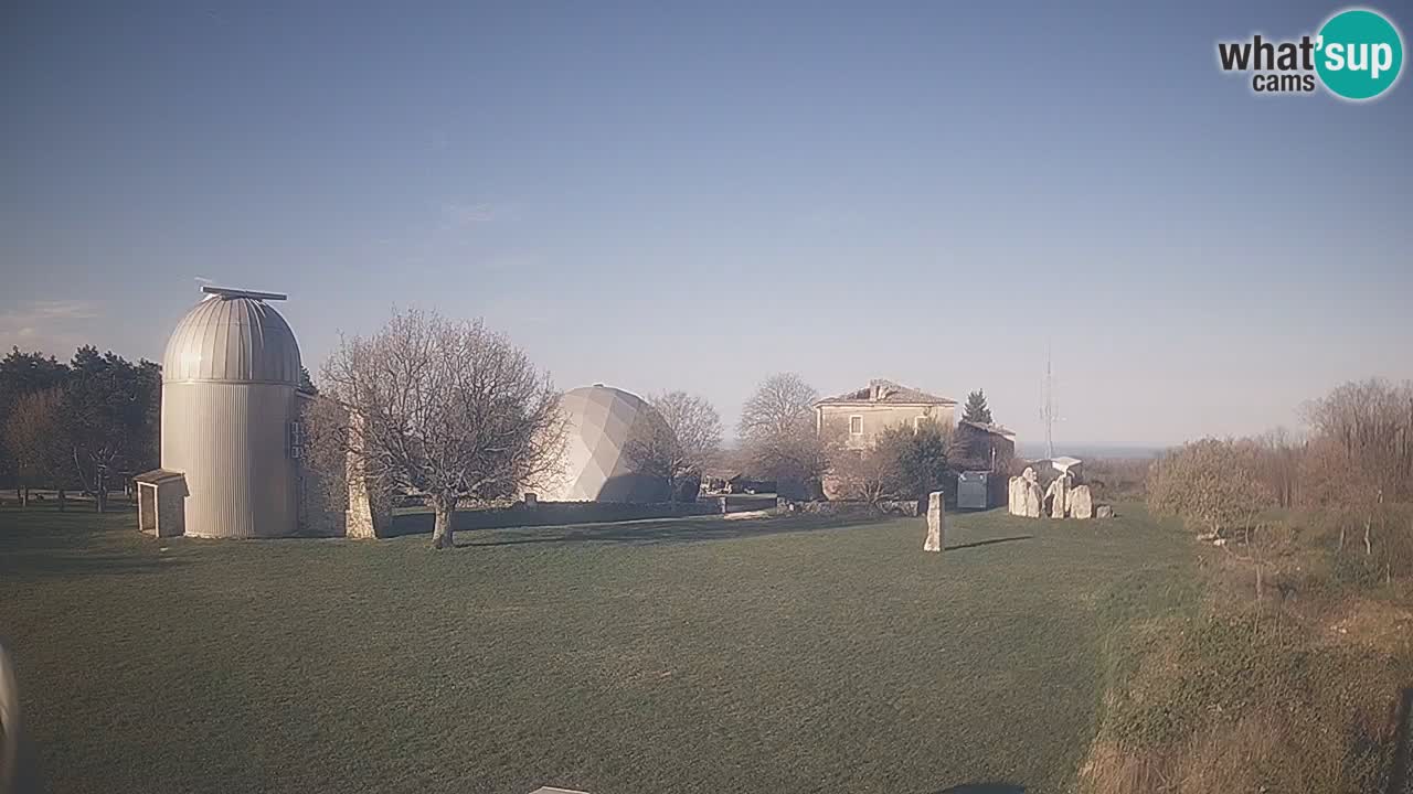 Webcam en direct de l’Observatoire de Višnjan – Explorez le ciel, les astéroïdes, les comètes et les météoroïdes