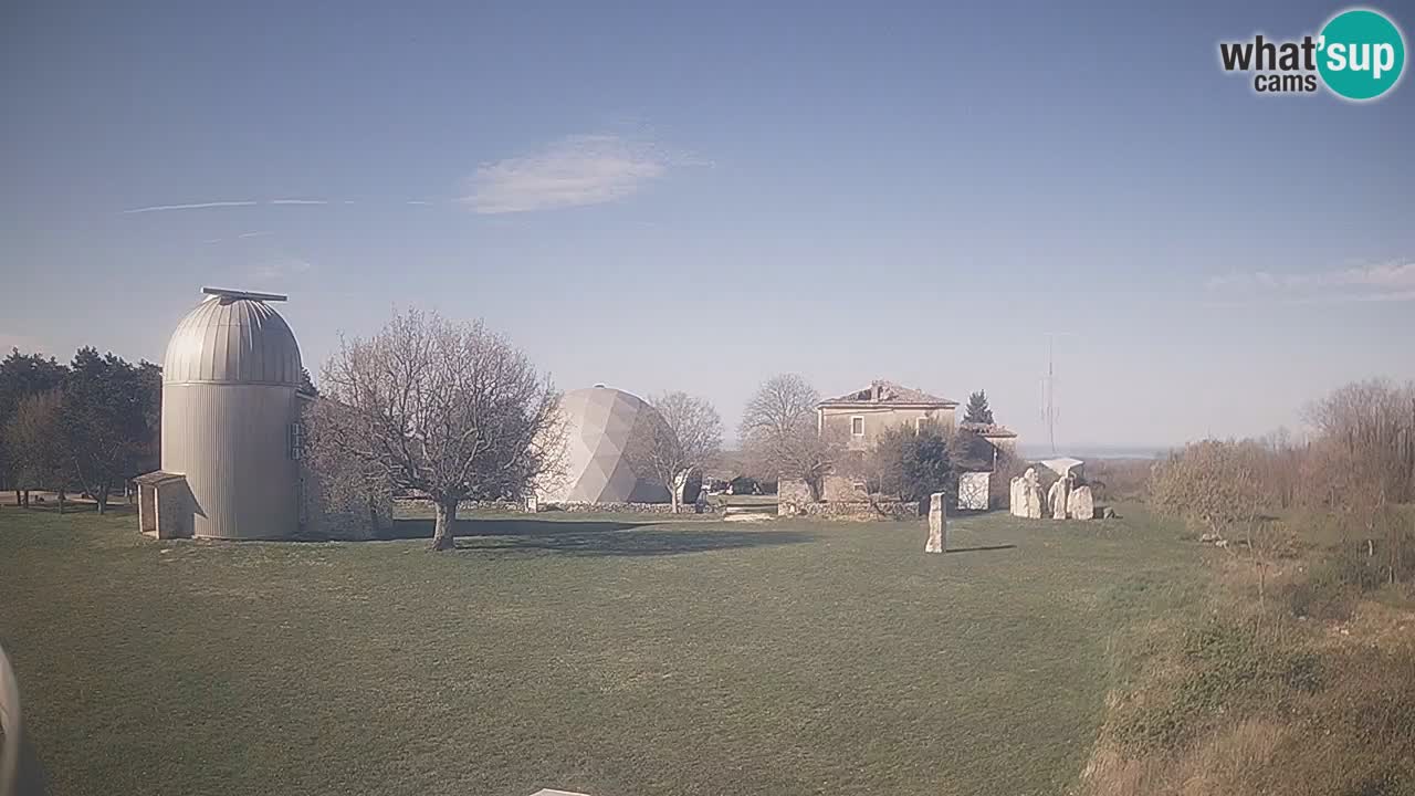 Webcam live dell’Osservatorio di – Esplora il cielo, gli asteroidi, i comete e i meteoroidi.