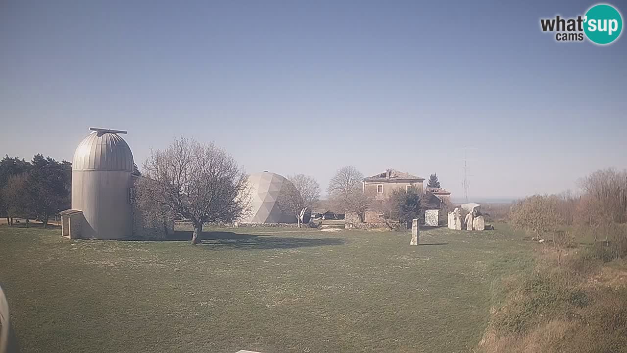 Webcam en direct de l’Observatoire de Višnjan – Explorez le ciel, les astéroïdes, les comètes et les météoroïdes