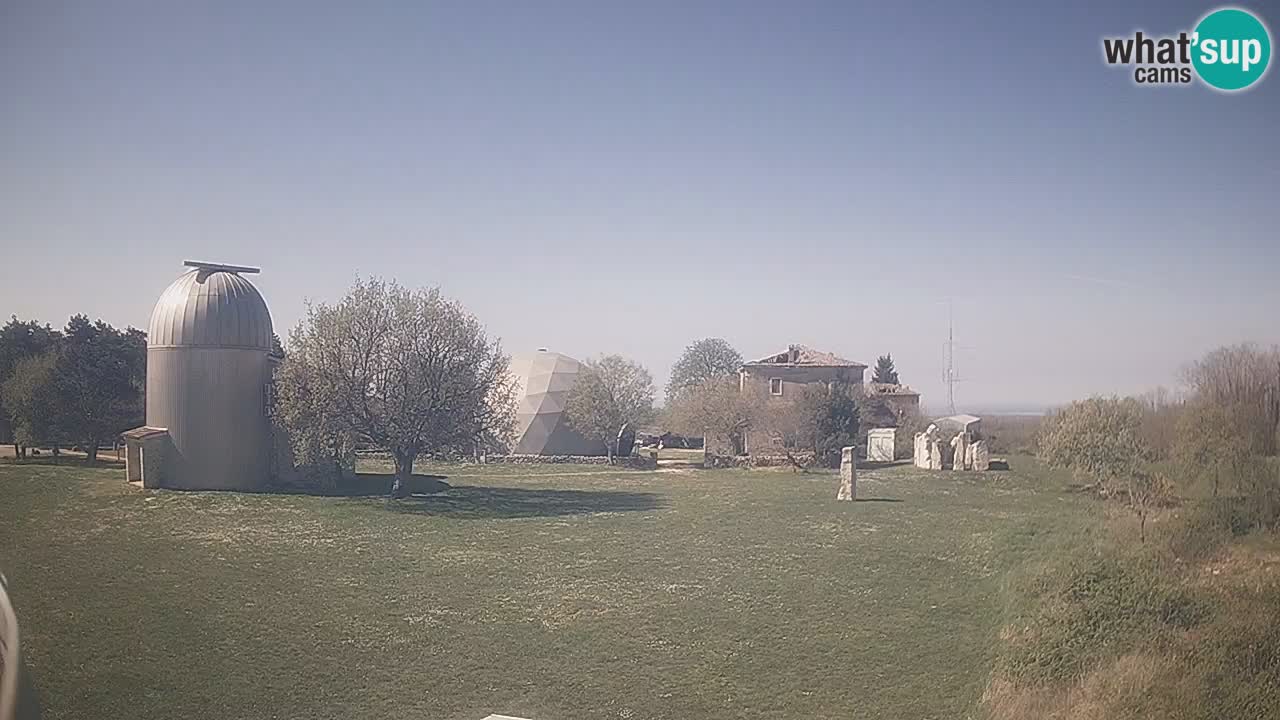 Webcam live dell’Osservatorio di – Esplora il cielo, gli asteroidi, i comete e i meteoroidi.