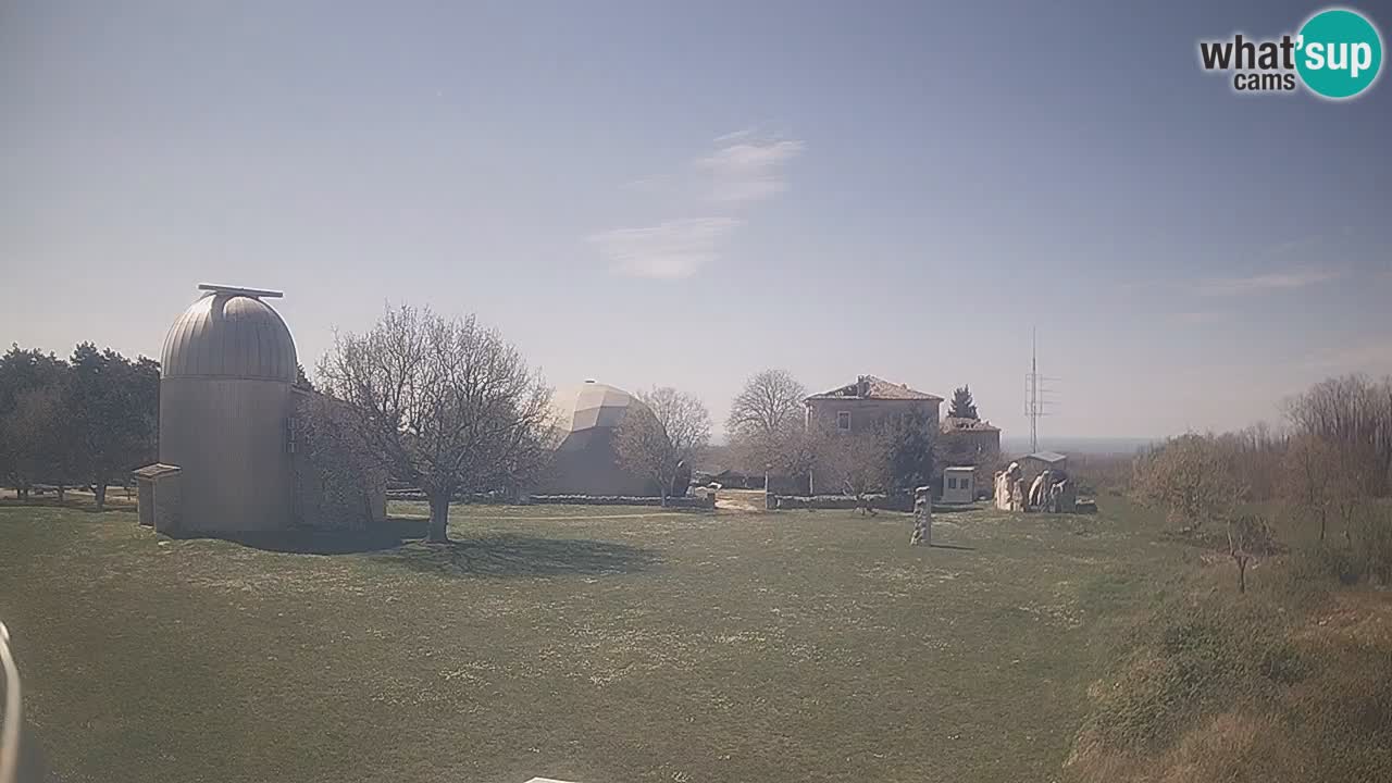 Višnjan-Observatorium Live Webcam – Explore the Sky, Asteroids, Comets, and Meteoroids