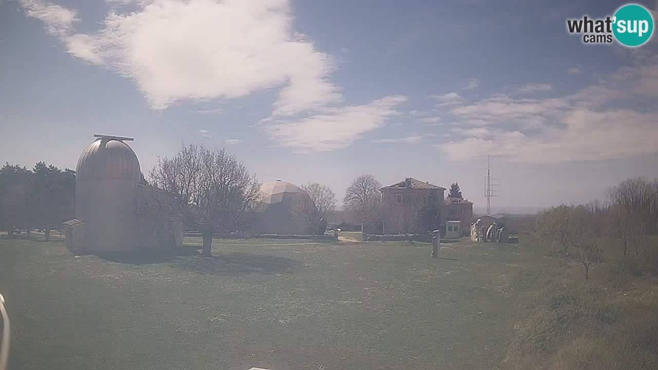 Webcam en direct de l’Observatoire de Višnjan – Explorez le ciel, les astéroïdes, les comètes et les météoroïdes