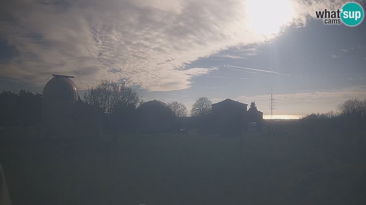 Webcam live dell’Osservatorio di – Esplora il cielo, gli asteroidi, i comete e i meteoroidi.