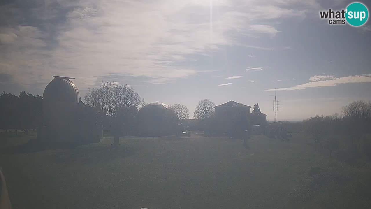 Webcam live dell’Osservatorio di – Esplora il cielo, gli asteroidi, i comete e i meteoroidi.