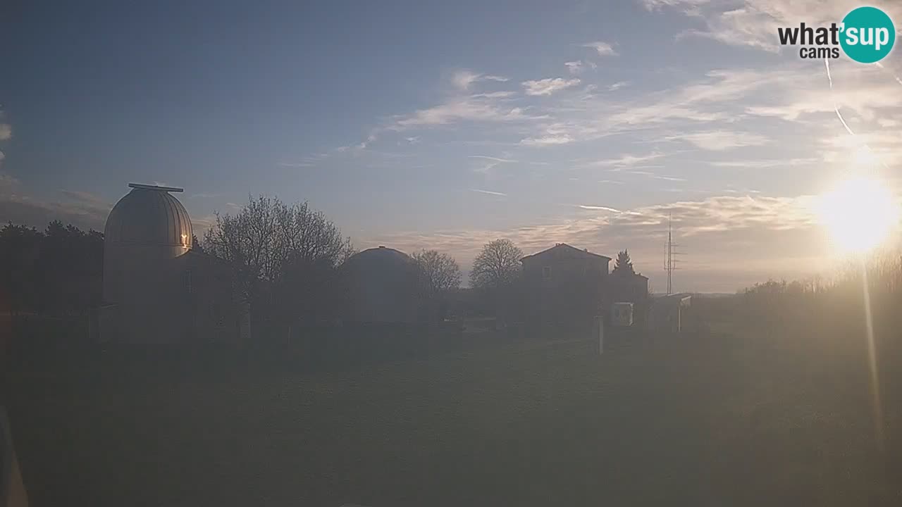 Webcam live dell’Osservatorio di – Esplora il cielo, gli asteroidi, i comete e i meteoroidi.