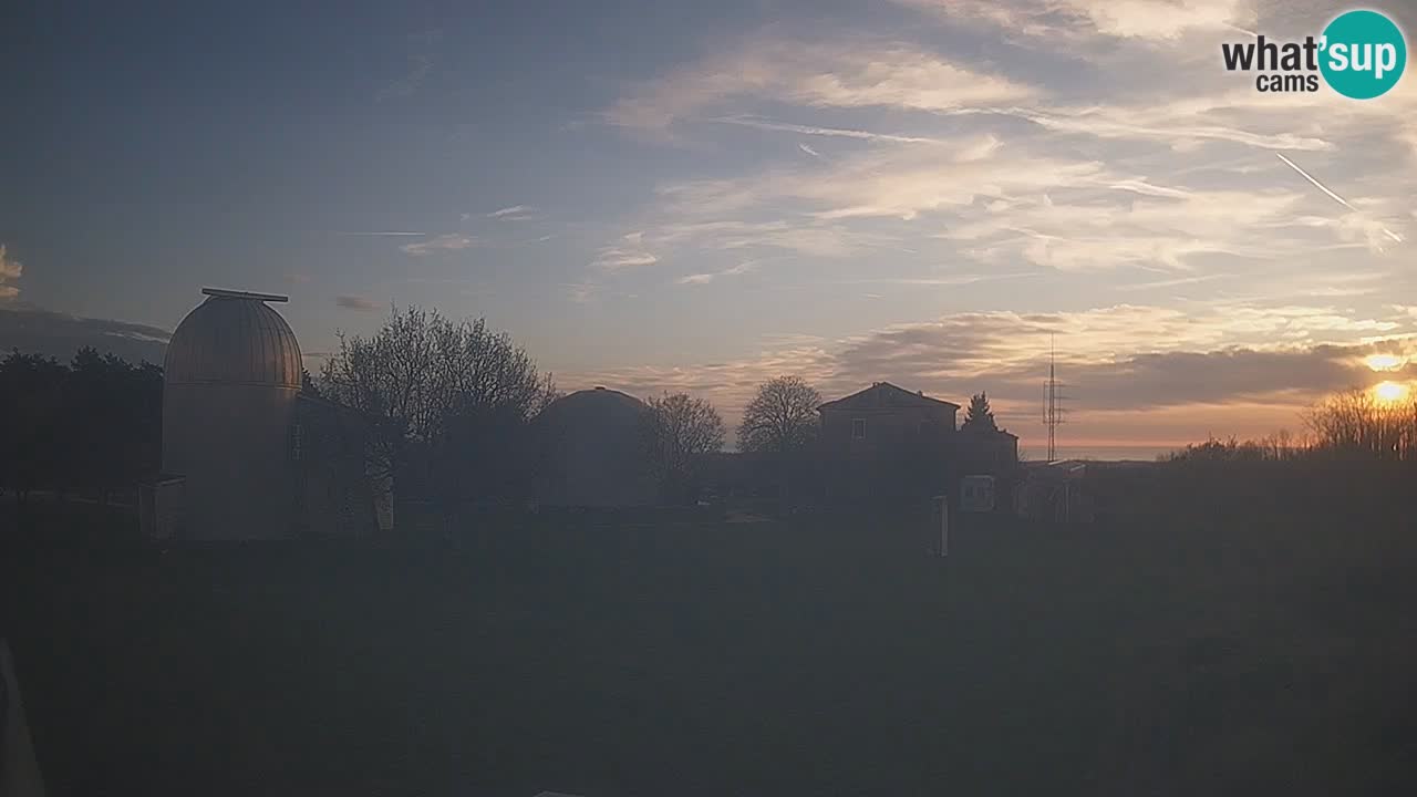 Višnjan-Observatorium Live Webcam – Explore the Sky, Asteroids, Comets, and Meteoroids