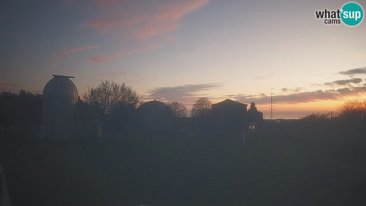 Webcam en direct de l’Observatoire de Višnjan – Explorez le ciel, les astéroïdes, les comètes et les météoroïdes