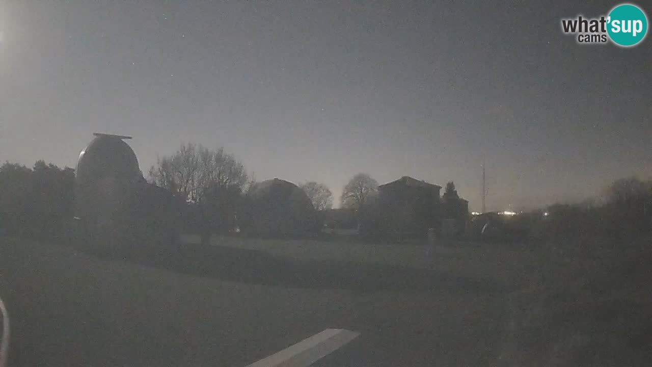 Webcam live dell’Osservatorio di  – Esplora il cielo, gli asteroidi, i comete e i meteoroidi.