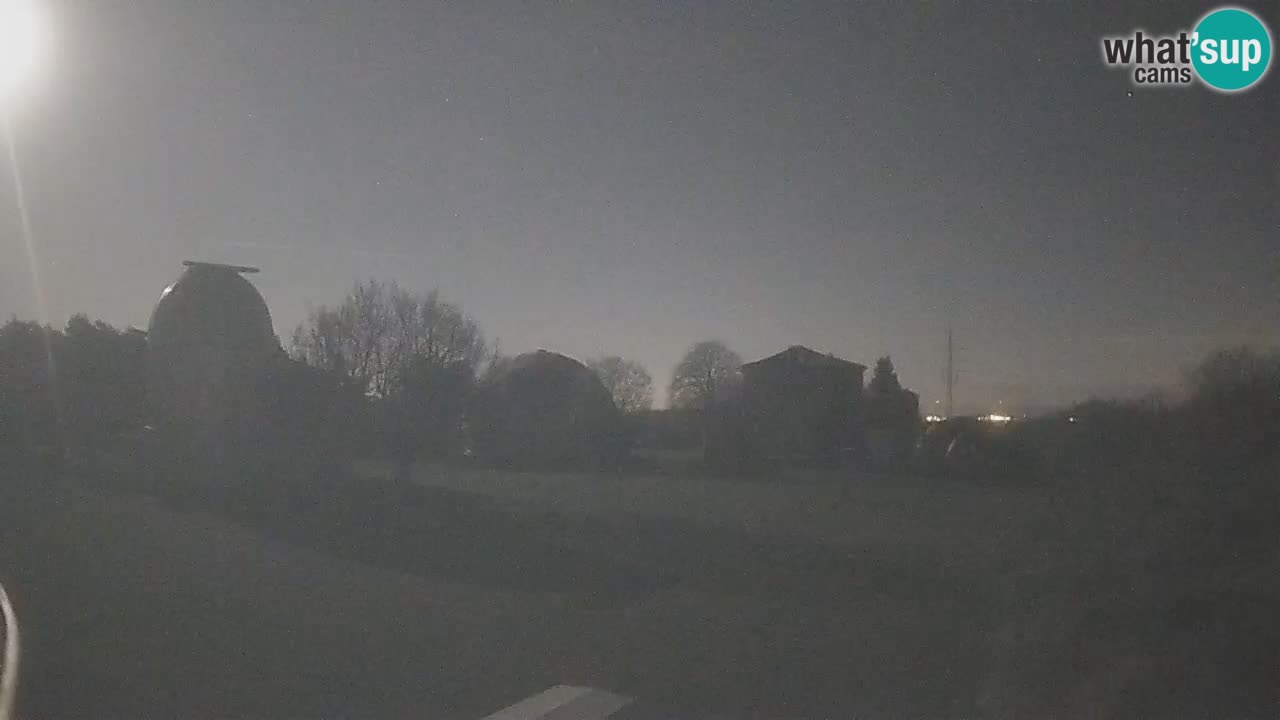 Webcam live dell’Osservatorio di  – Esplora il cielo, gli asteroidi, i comete e i meteoroidi.