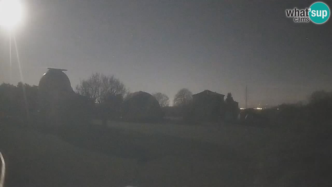 Višnjan-Observatorium Live Webcam – Explore the Sky, Asteroids, Comets, and Meteoroids