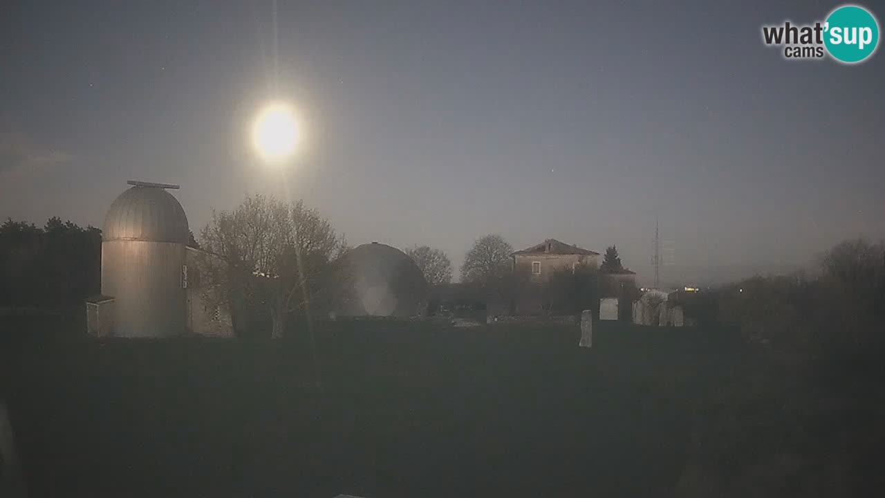 Webcam en direct de l’Observatoire de Višnjan – Explorez le ciel, les astéroïdes, les comètes et les météoroïdes