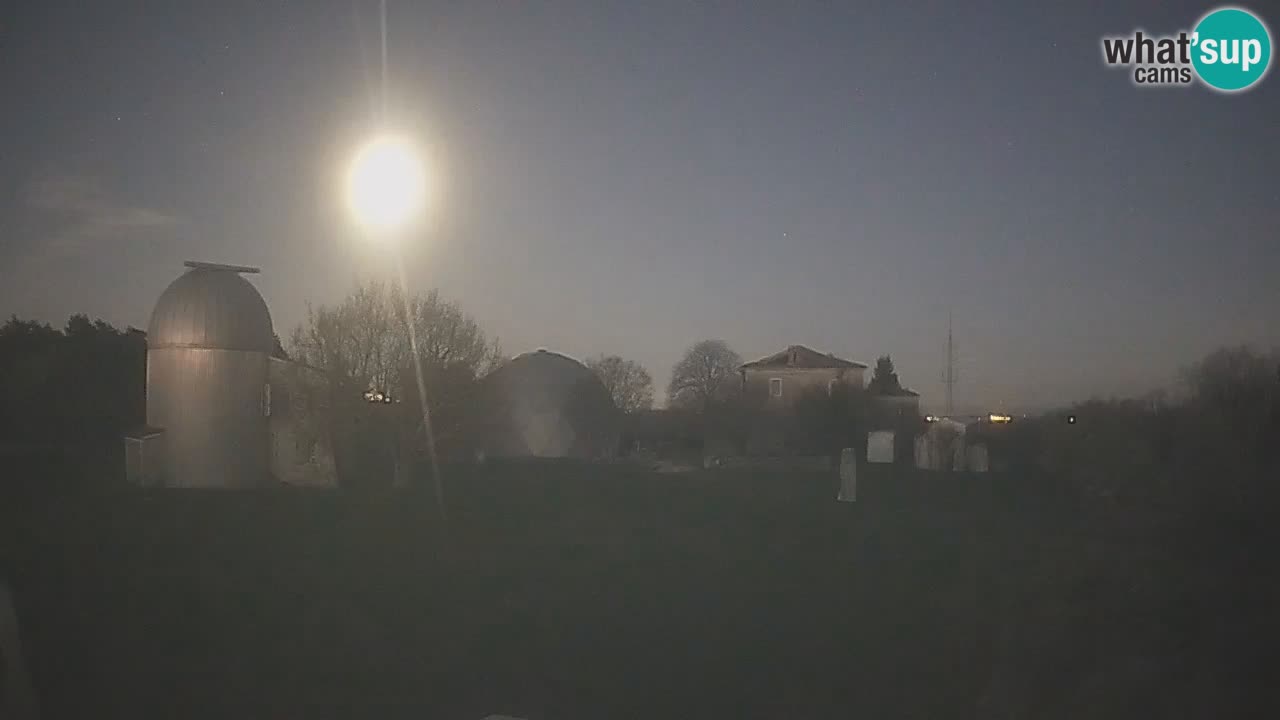 Webcam en direct de l’Observatoire de Višnjan – Explorez le ciel, les astéroïdes, les comètes et les météoroïdes