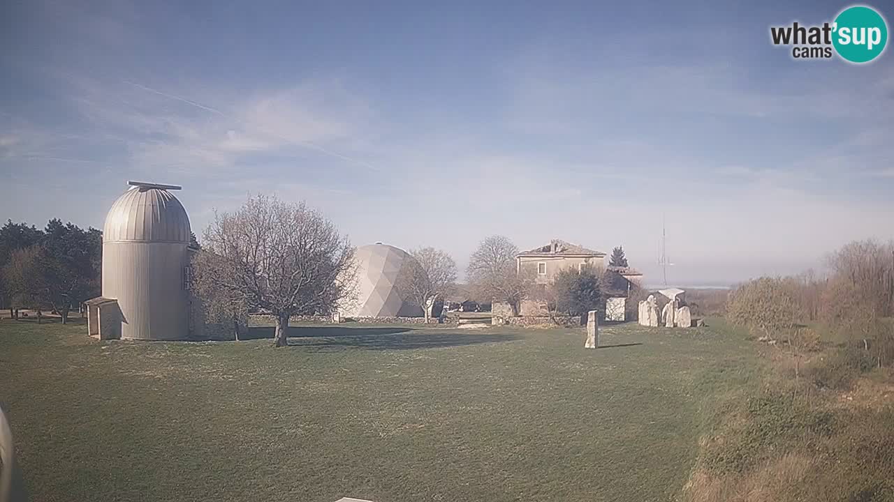 Webcam live dell’Osservatorio di  – Esplora il cielo, gli asteroidi, i comete e i meteoroidi.