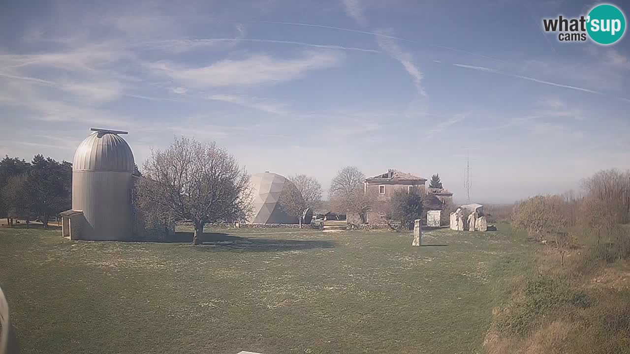 Webcam live dell’Osservatorio di  – Esplora il cielo, gli asteroidi, i comete e i meteoroidi.