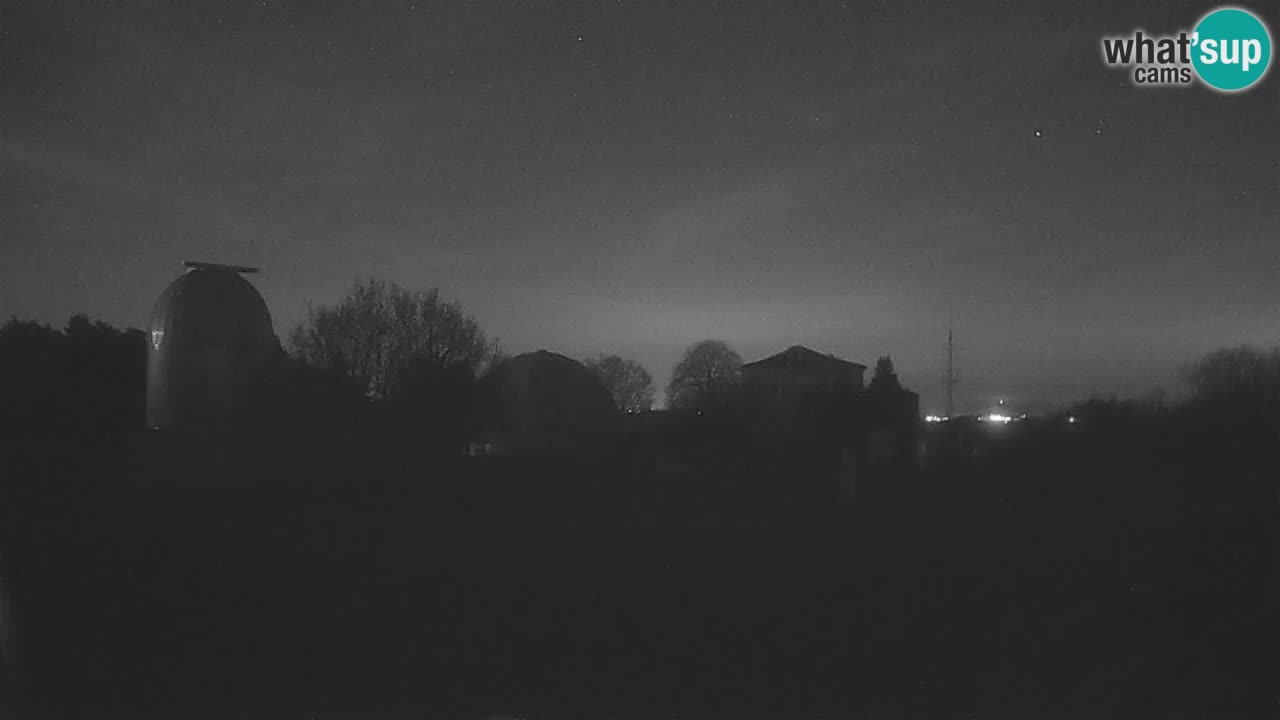 Webcam live dell’Osservatorio di  – Esplora il cielo, gli asteroidi, i comete e i meteoroidi.