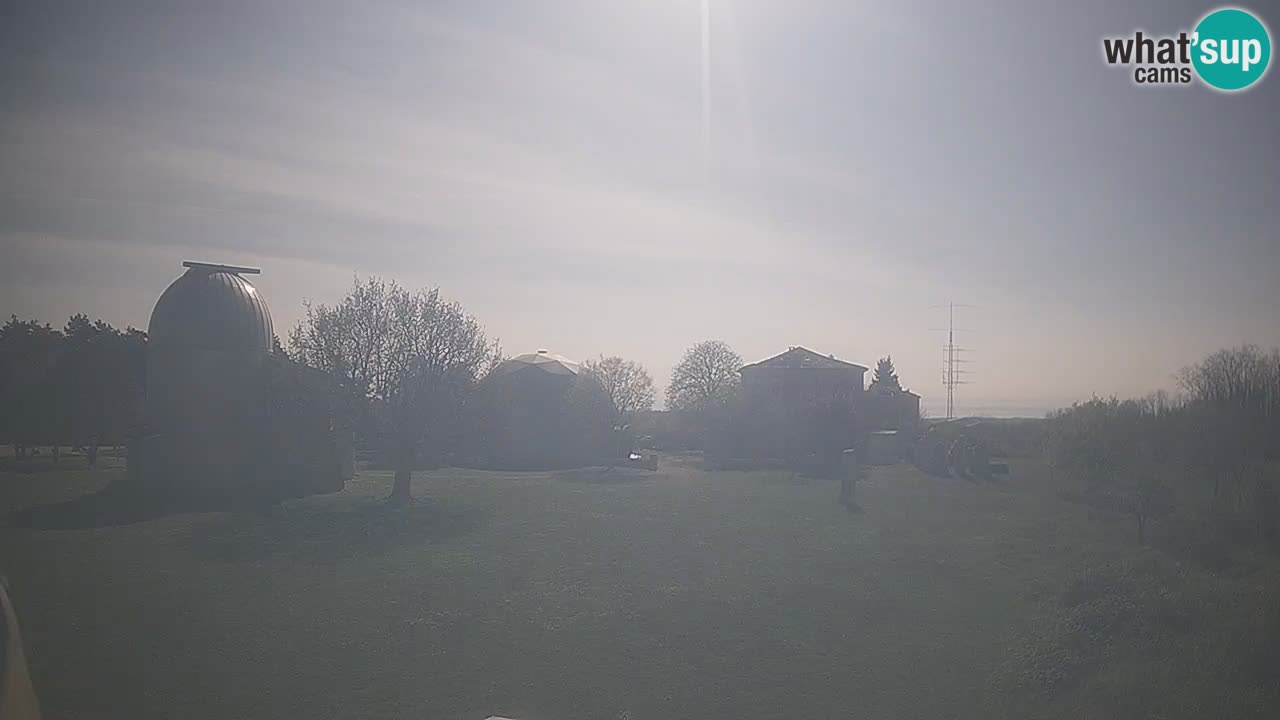 Webcam live dell’Osservatorio di  – Esplora il cielo, gli asteroidi, i comete e i meteoroidi.