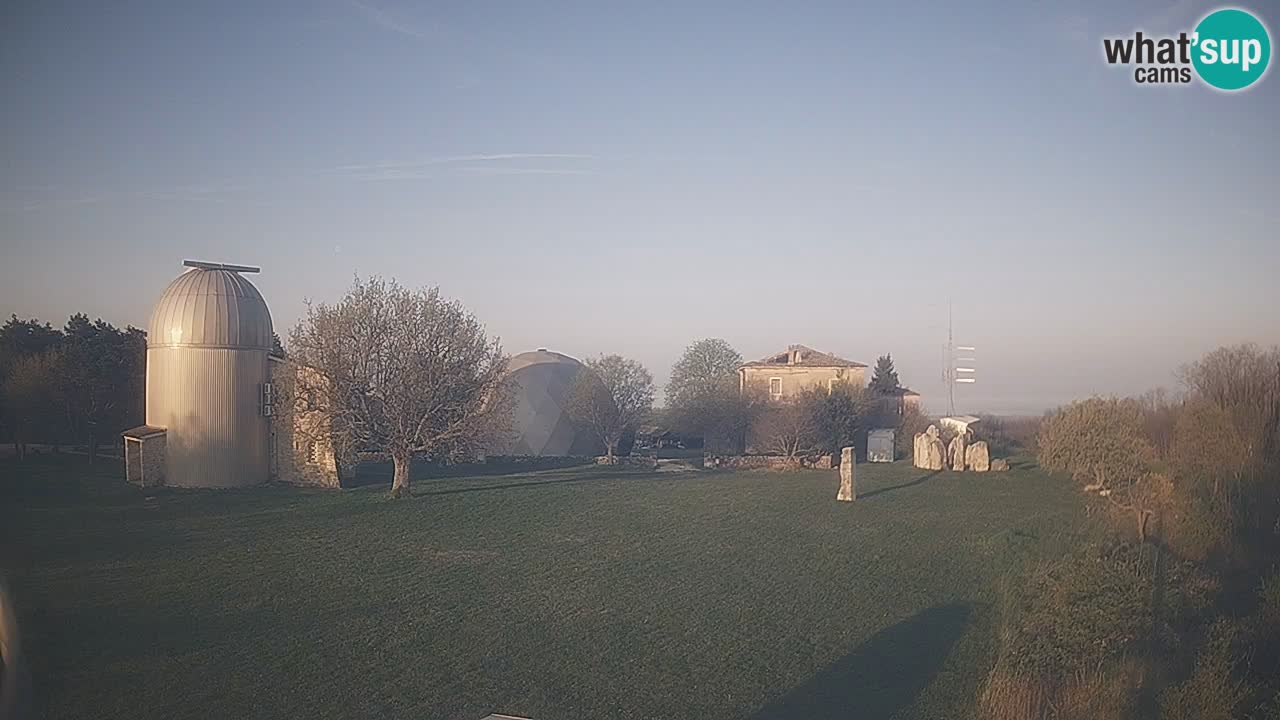 Višnjan-Observatorium Live Webcam – Explore the Sky, Asteroids, Comets, and Meteoroids