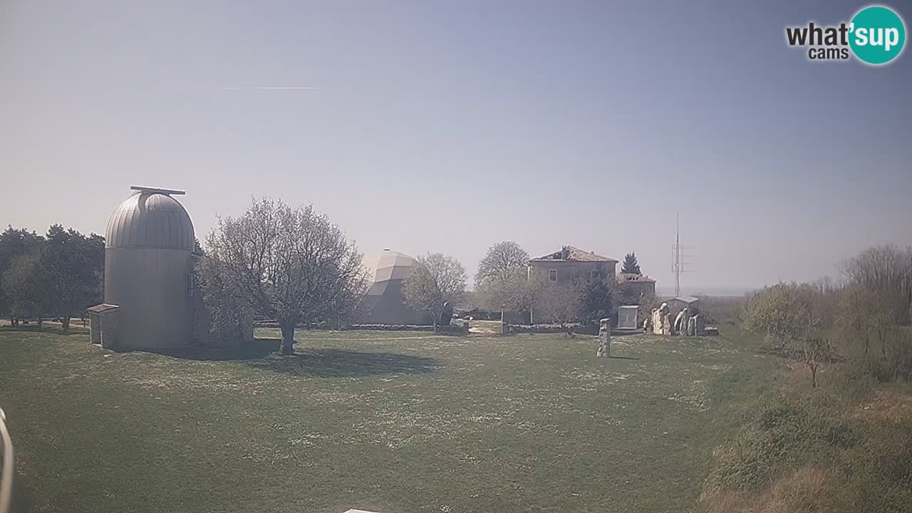 Višnjan-Observatorium Live Webcam – Explore the Sky, Asteroids, Comets, and Meteoroids