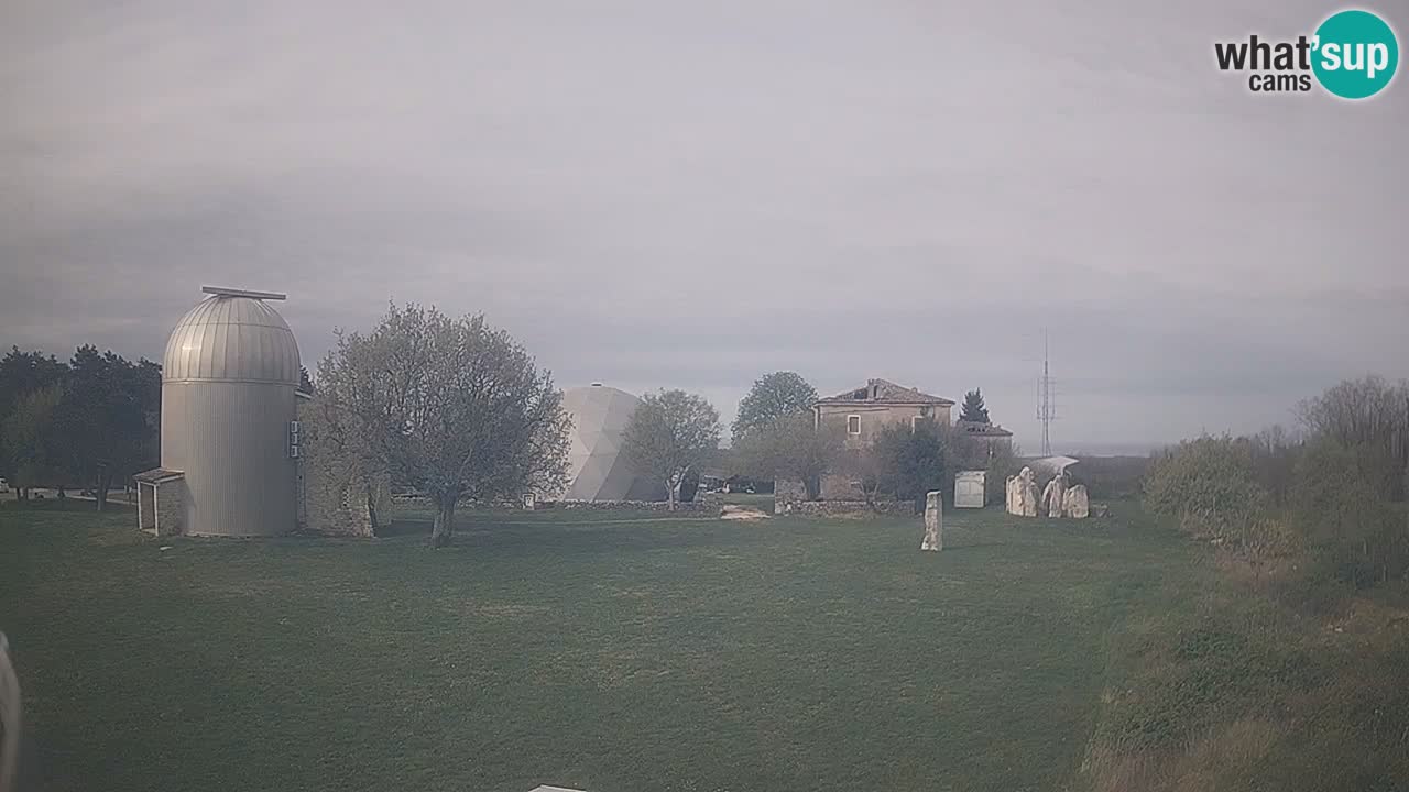 Webcam live dell’Osservatorio di  – Esplora il cielo, gli asteroidi, i comete e i meteoroidi.