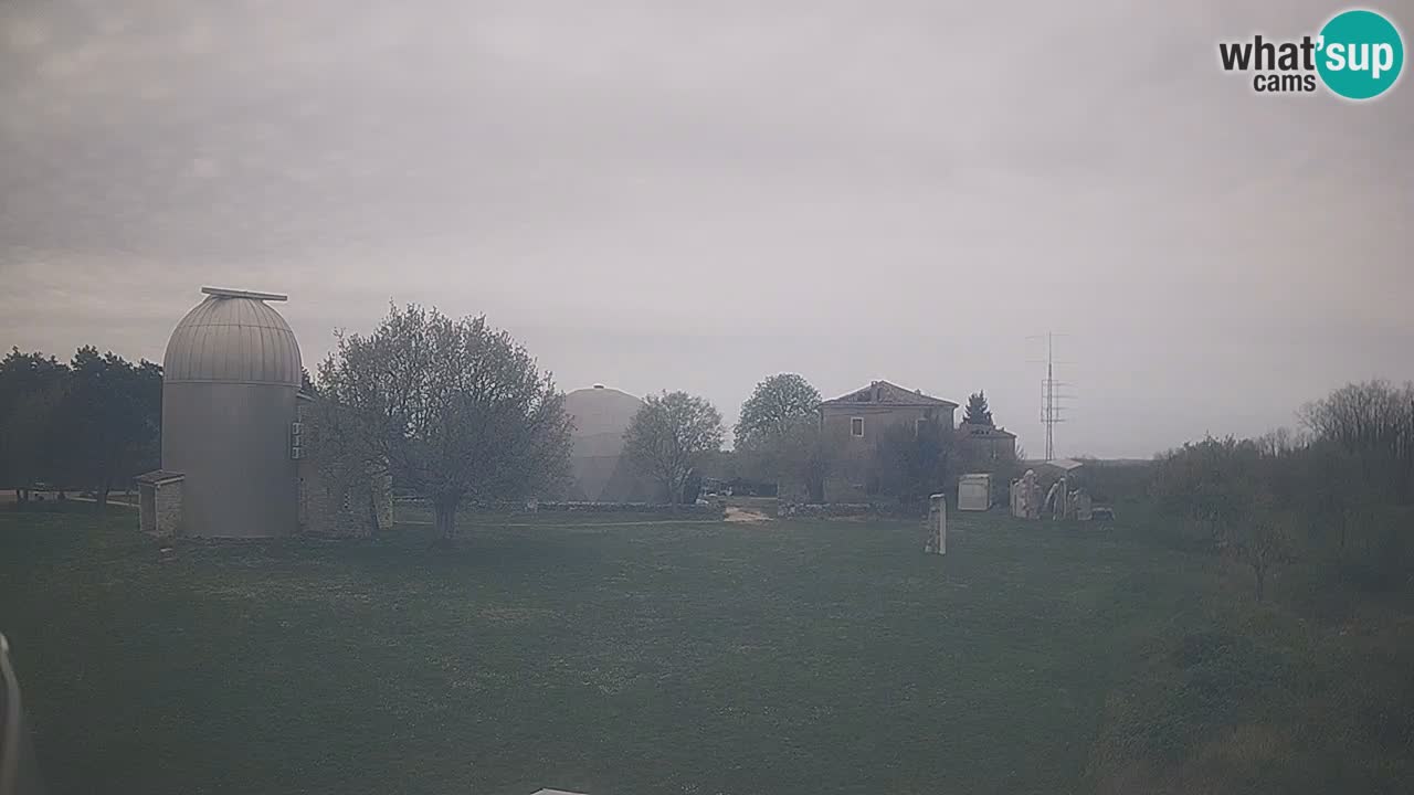 Webcam live dell’Osservatorio di  – Esplora il cielo, gli asteroidi, i comete e i meteoroidi.