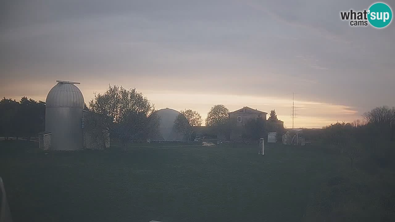 Webcam en direct de l’Observatoire de Višnjan – Explorez le ciel, les astéroïdes, les comètes et les météoroïdes