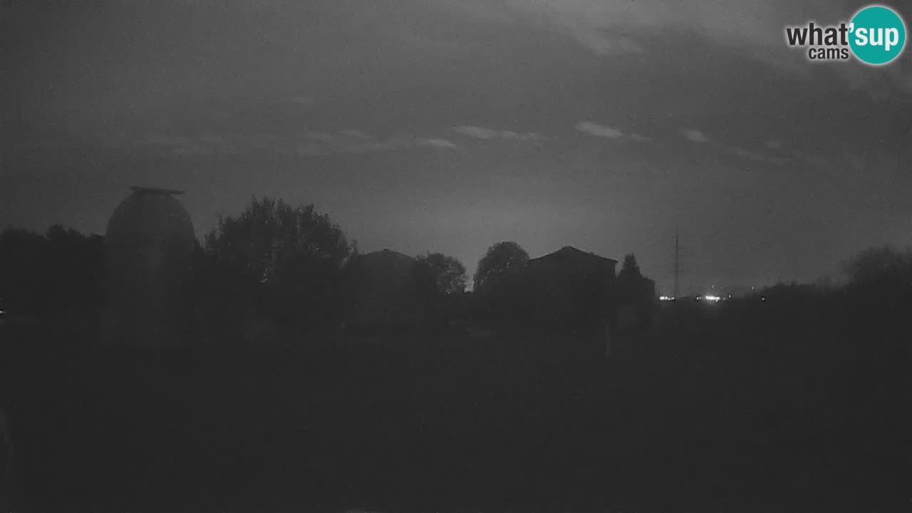 Webcam live dell’Osservatorio di  – Esplora il cielo, gli asteroidi, i comete e i meteoroidi.