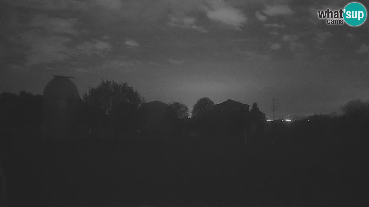 Višnjan-Observatorium Live Webcam – Explore the Sky, Asteroids, Comets, and Meteoroids