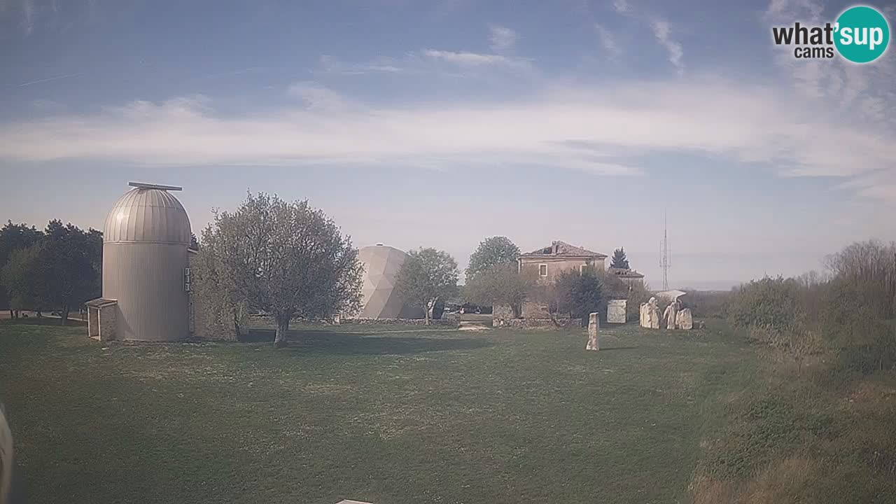 Webcam live dell’Osservatorio di – Esplora il cielo, gli asteroidi, i comete e i meteoroidi.