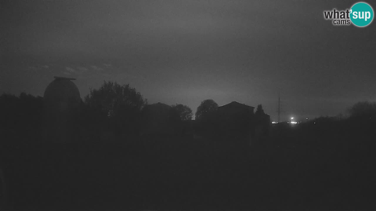 Webcam live dell’Osservatorio di  – Esplora il cielo, gli asteroidi, i comete e i meteoroidi.