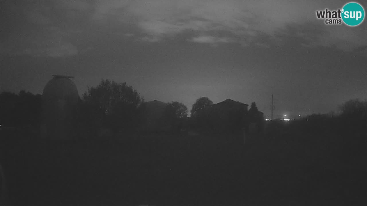 Webcam live dell’Osservatorio di  – Esplora il cielo, gli asteroidi, i comete e i meteoroidi.