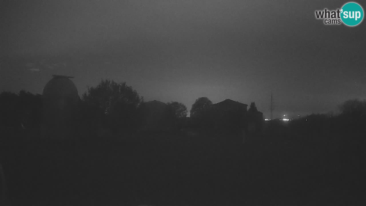 Webcam live dell’Osservatorio di  – Esplora il cielo, gli asteroidi, i comete e i meteoroidi.