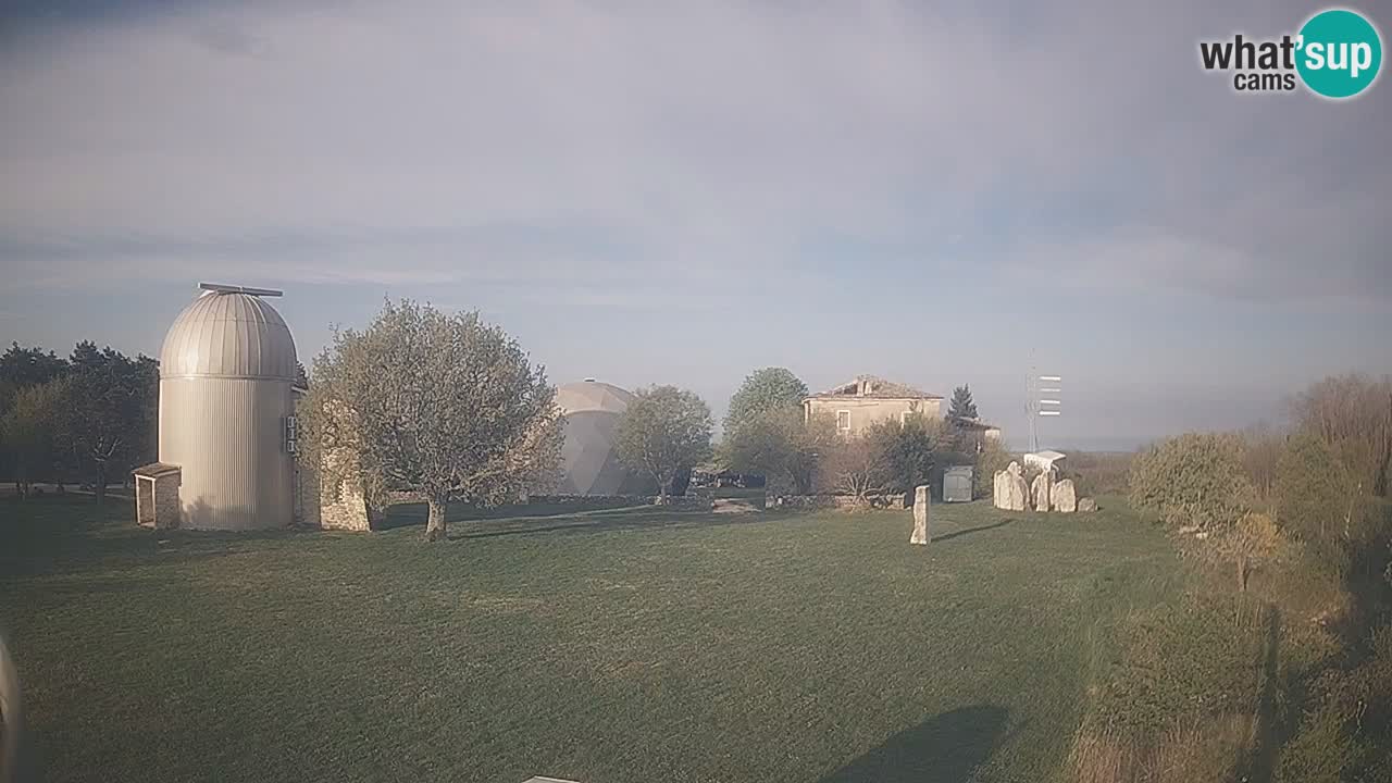 Višnjan-Observatorium Live Webcam – Explore the Sky, Asteroids, Comets, and Meteoroids