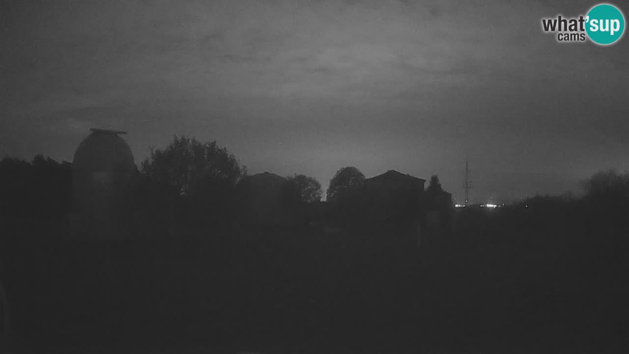 Webcam live dell’Osservatorio di  – Esplora il cielo, gli asteroidi, i comete e i meteoroidi.