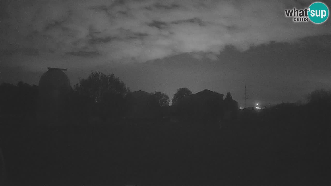 Webcam live dell’Osservatorio di  – Esplora il cielo, gli asteroidi, i comete e i meteoroidi.