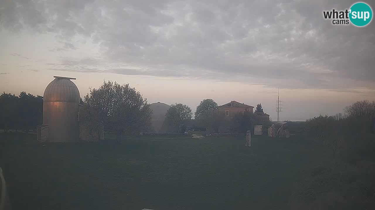 Višnjan-Observatorium Live Webcam – Explore the Sky, Asteroids, Comets, and Meteoroids