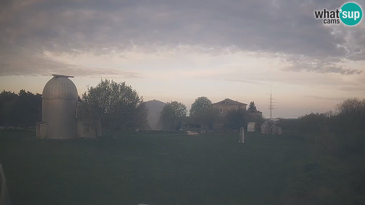 Webcam en direct de l’Observatoire de Višnjan – Explorez le ciel, les astéroïdes, les comètes et les météoroïdes