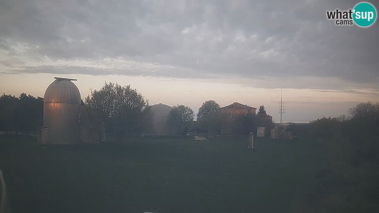 Cámara web en vivo del Observatorio de Višnjan: explora el cielo, los asteroides, cometas y meteoroides