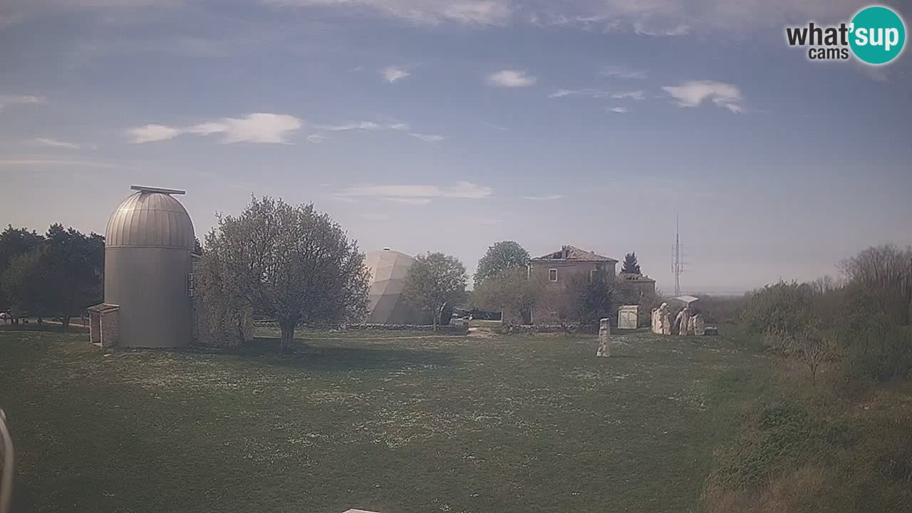 Višnjan-Observatorium Live Webcam – Explore the Sky, Asteroids, Comets, and Meteoroids