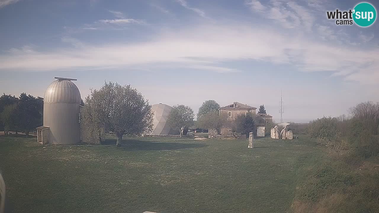 Višnjan-Observatorium Live Webcam – Explore the Sky, Asteroids, Comets, and Meteoroids