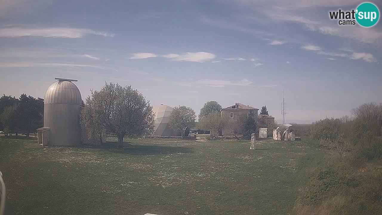 Višnjan-Observatorium Live Webcam – Explore the Sky, Asteroids, Comets, and Meteoroids