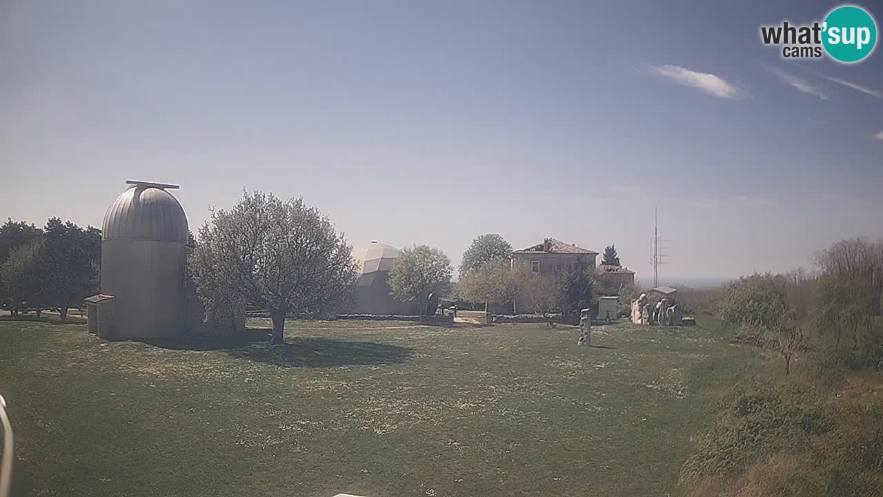 Višnjan-Observatorium Live Webcam – Explore the Sky, Asteroids, Comets, and Meteoroids